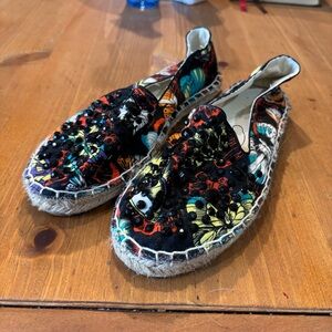 Head over Heels by Dune womens studded butterfly espadrilles multicolor 8